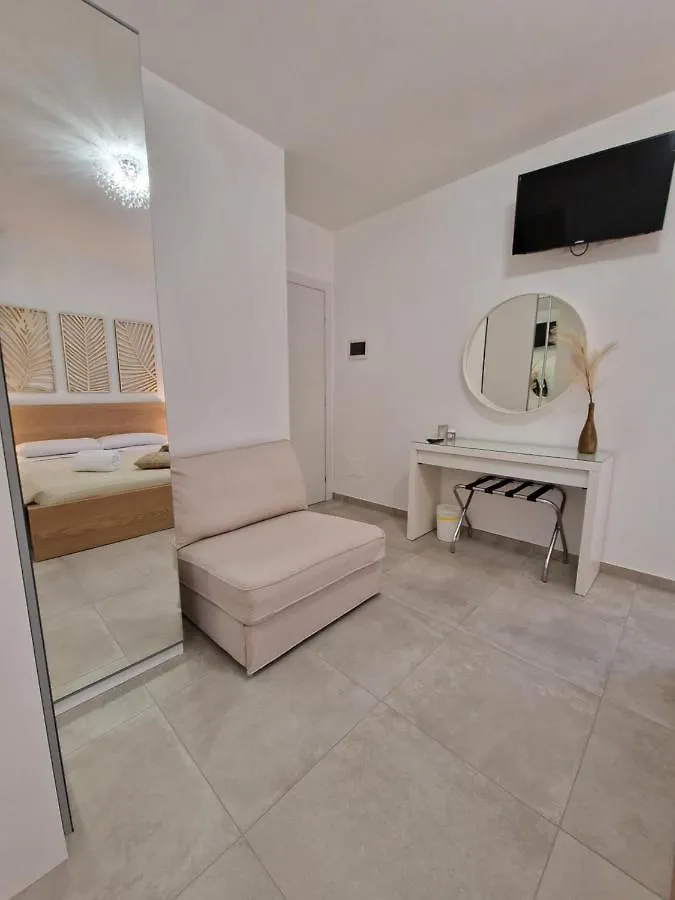 Villa Fragi Cinisi 0*,  Italia